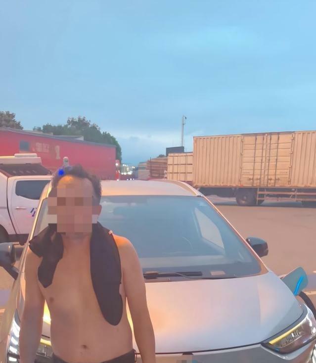 新能源车高速没电男子推车2公里被罚9月20日深夜，G60杭金衢高速金华方