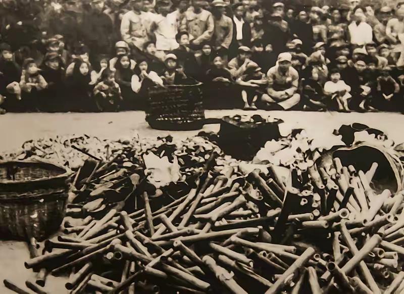 1950年，国军中将周磐被俘，在刑场上，他对解放军喊道，等一下，我要献给国家一件