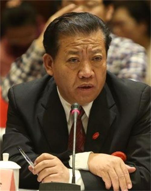 黑龙江大庆，葵花药业老板关彦斌趁老婆张晓兰出差，把女秘书领进家，在床上滚