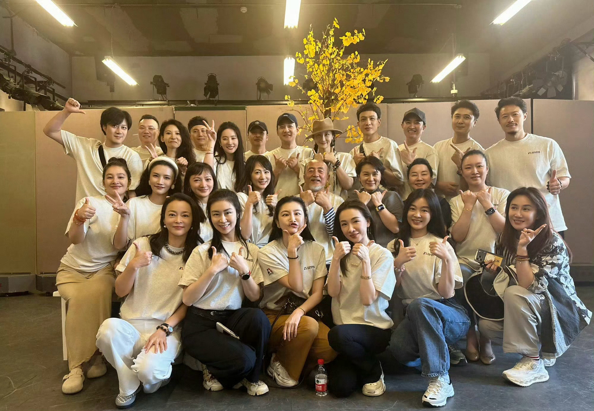 刘亦菲北电同学聚会照刘亦菲北电同学聚会照🈶不得不说刘亦菲这张脸真的太出众了