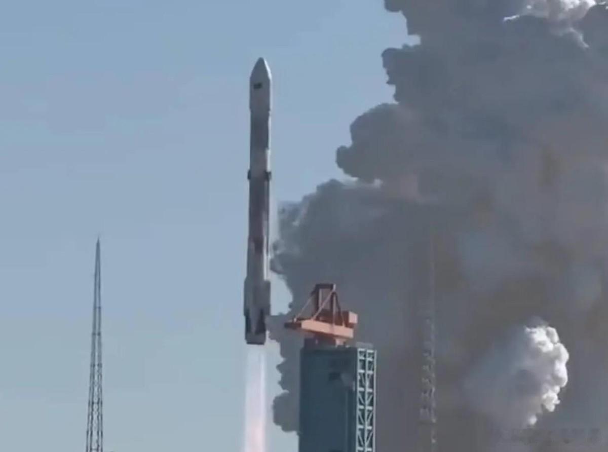 朱雀三号回收失利，距“猎鹰9号”还差多远？12月3日，中国民营航天企业蓝箭航天的