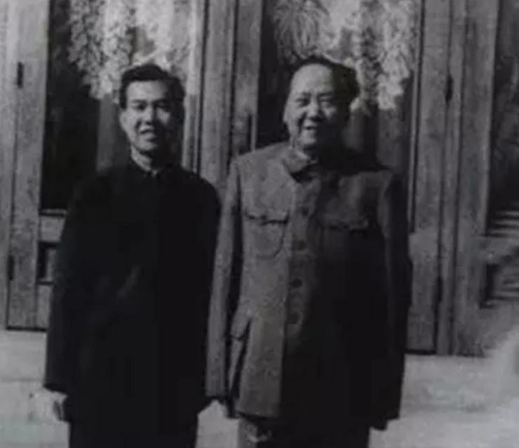 高智值班时不慎打瞌睡，醒来后连忙当面埋怨毛主席：我打瞌睡，您咋不叫我呢？195