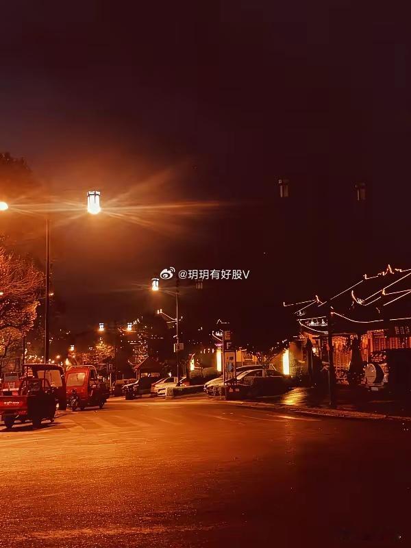 当今社会十大傻！1.第一傻：随便借钱给别人2.第二傻：熬夜成瘾3.第三傻：