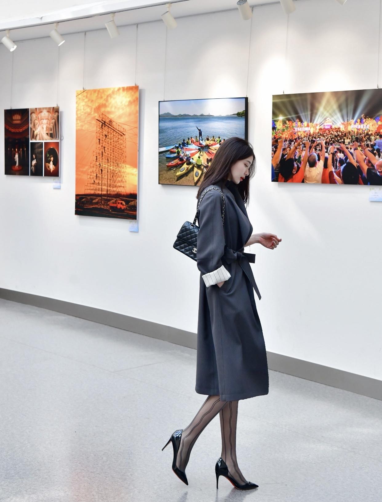 女生如何穿搭看起来时尚更有品味呢