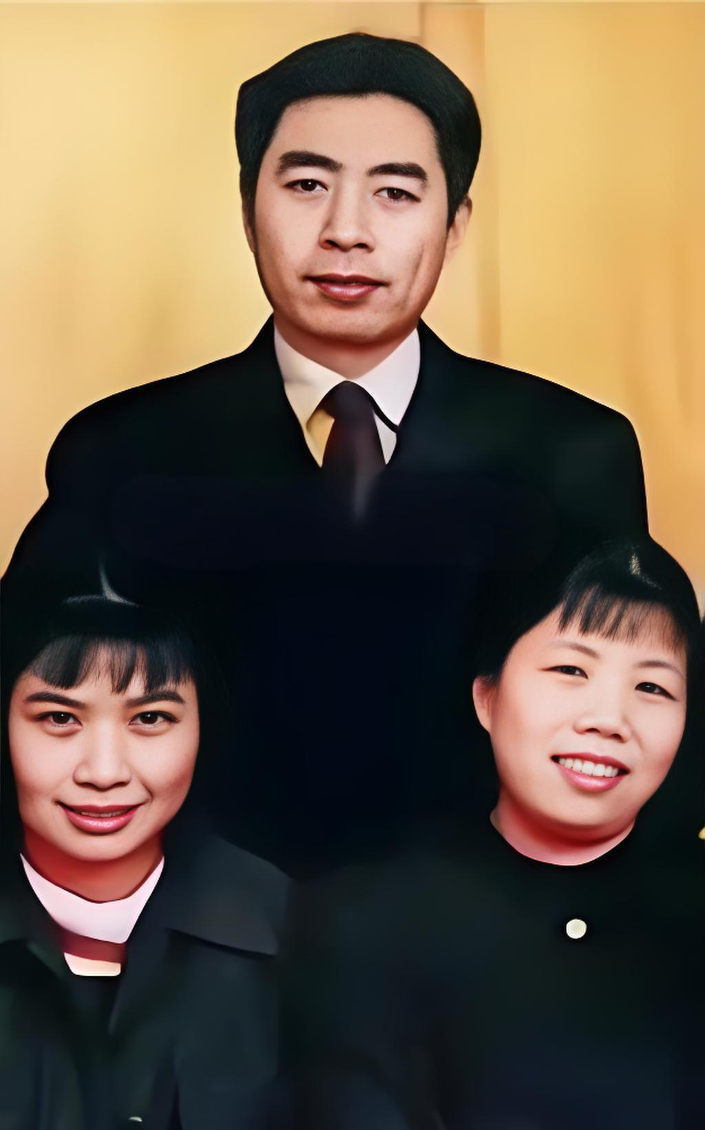 #老照片#1939年，拍摄于莫斯科周恩来、邓颖超夫妇与养女孙维世一起，合
