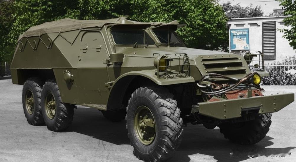 BTR-152B是苏联军队手中首款使用轮胎压力自动调节系统的装甲运兵车。不过
