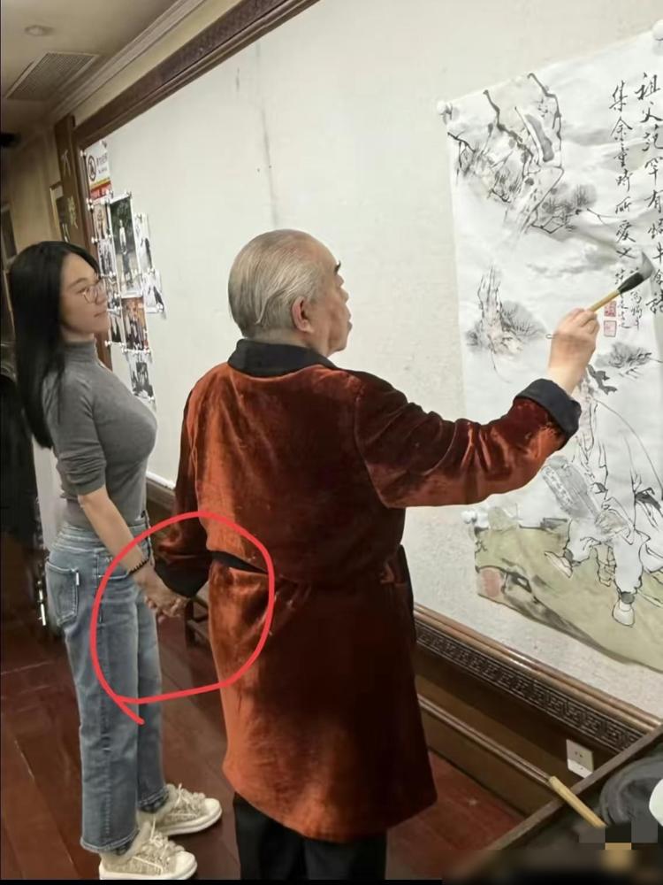 范曾和他的四任妻子：第一任妻子：林岫岫，才女，两人在一起五年，没有孩子。