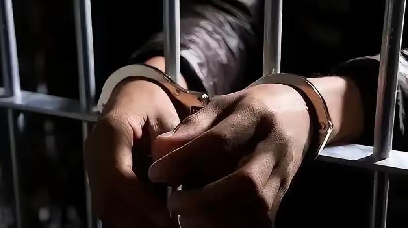 军队反腐持续重拳出击，几十起高层案件公开通报，咱别只盯着作风问题看，这背后藏着的