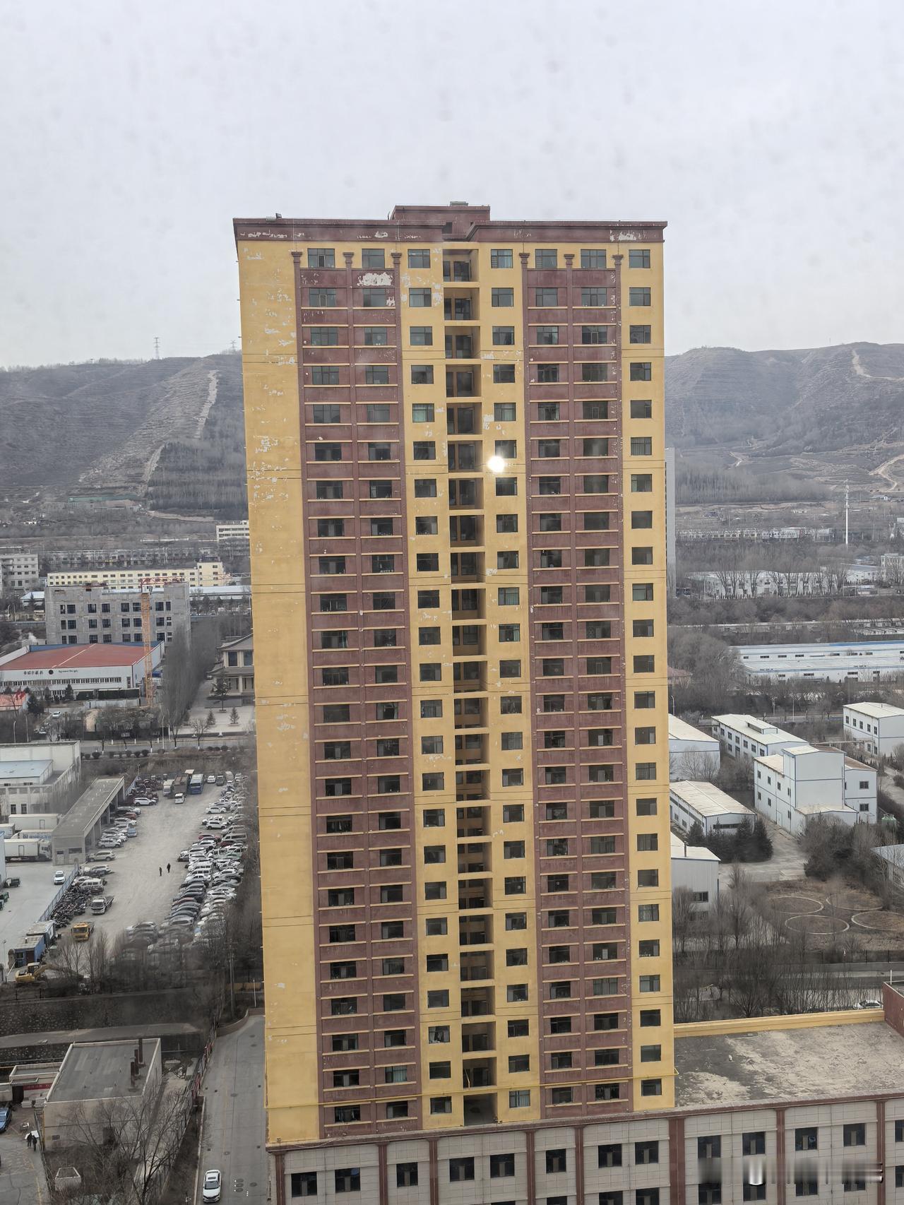 今天，西宁正式踏入寒冬腊月。出门转了一圈，寒意透骨——城北低至-14°C，一查日