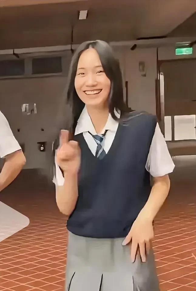 小S二女儿视频被截图！和照片差别这么大的吗？和姥姥黄春梅简直是一个模子刻出来的！