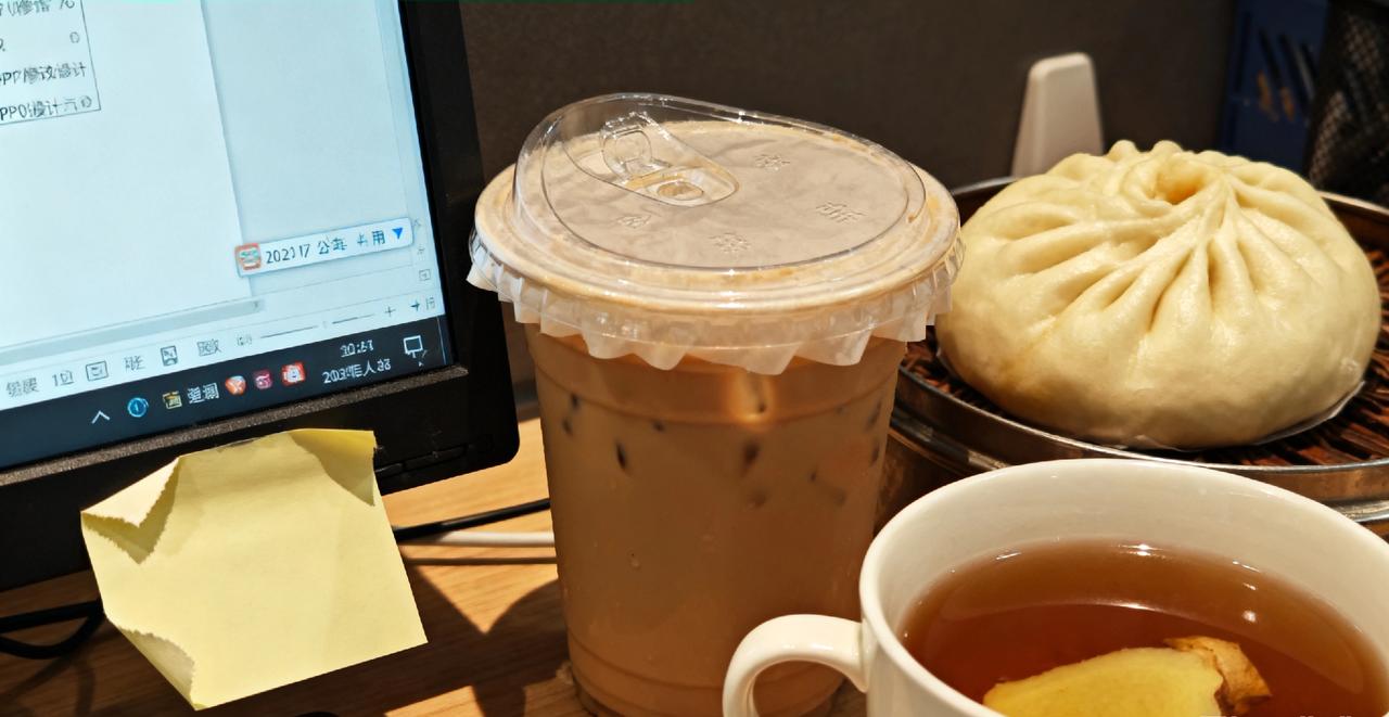 家人们，昨天我蹲在公司卫生间哭了……家人们谁懂啊？昨天是我入职3个月的