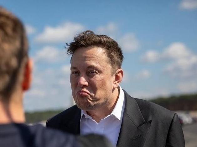 美国被彻底震慑？外国记者问：“美国拥有的核弹头可以摧毁世界1000次，难道中国人