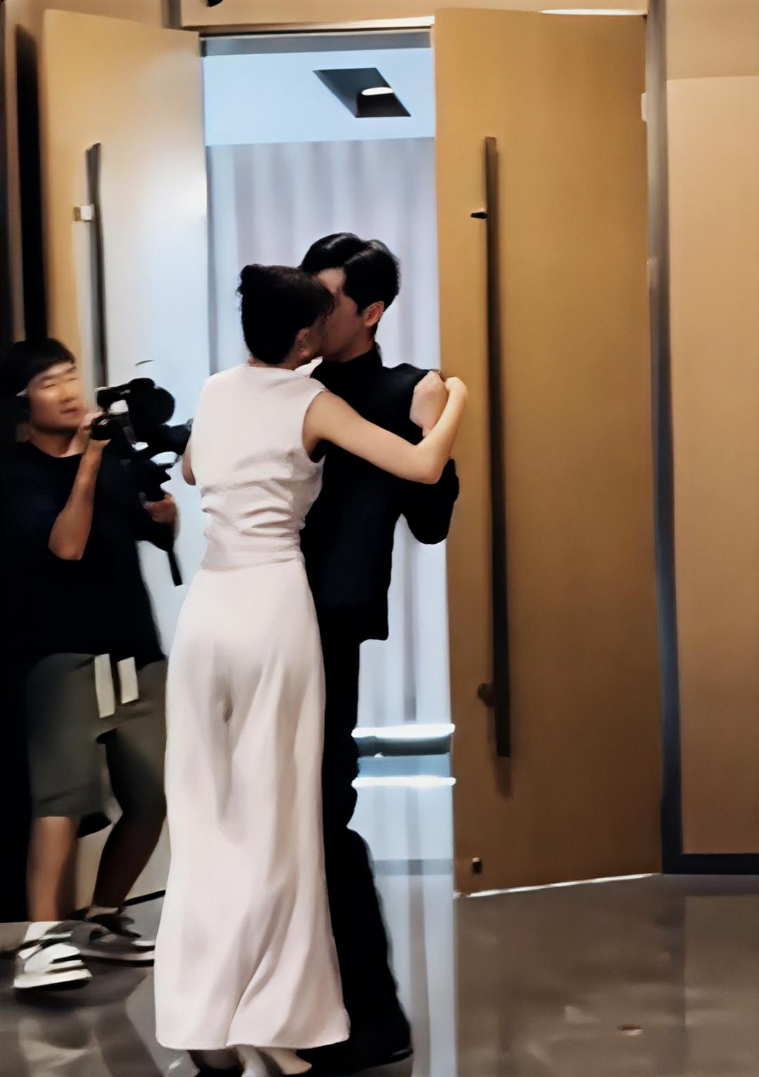 就这演戏投入的架势，你说是演戏我不信，难怪演员的分手率和离婚率这么高。女性演