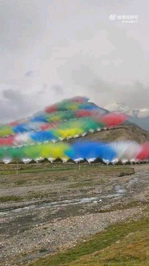 9月19日傍晚，始祖鸟和蔡国强在西藏喜马拉雅山脉查琼岗日搞了场烟花秀。《蔡国强：