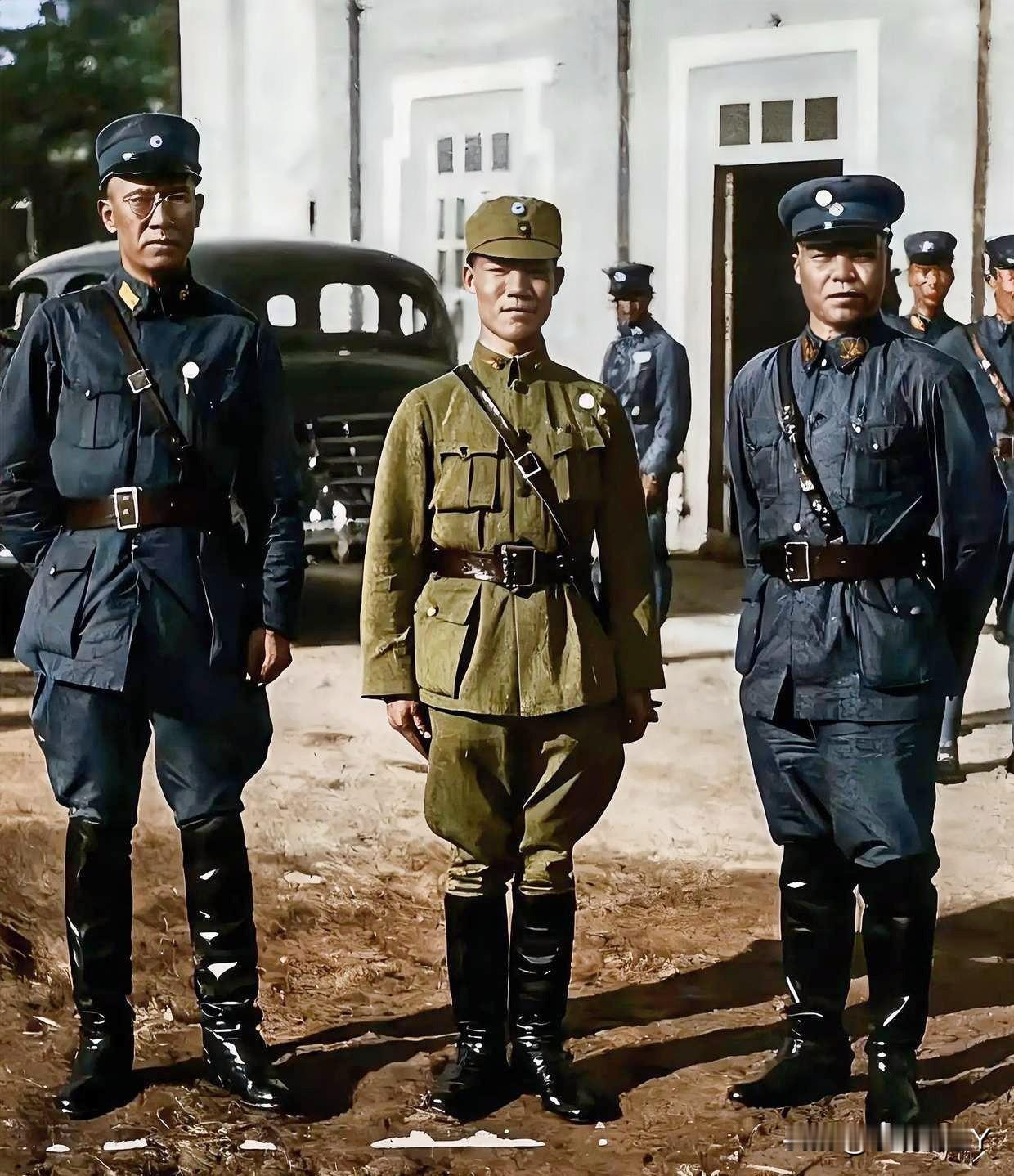 这是陈诚与白崇禧和李宗仁的一张合影老照片，拍摄于1936年的广西南宁。这可不是演