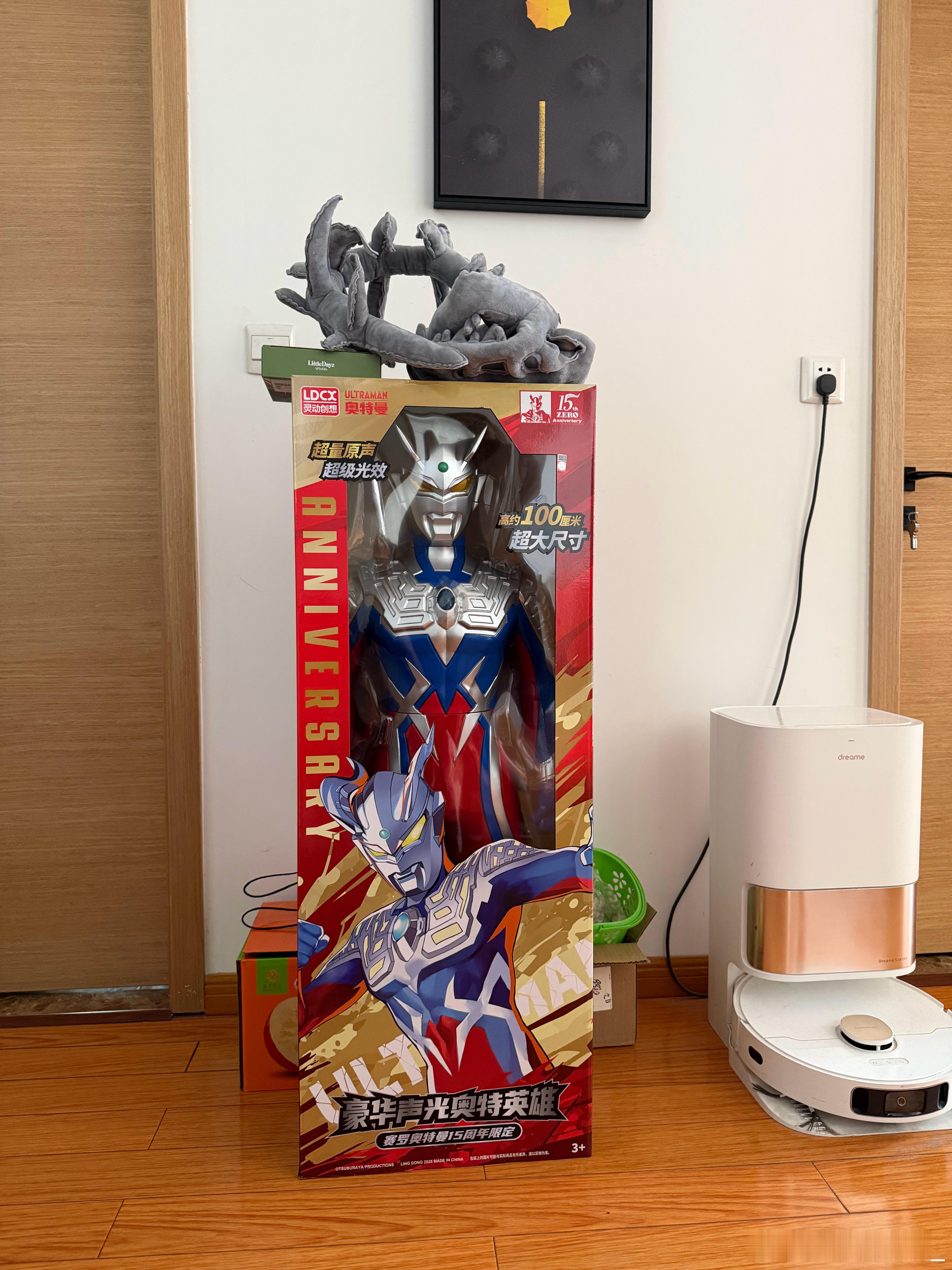 我去，我小姨送给派派的新年礼物，我不知道今后如果他要看奥特曼了不晓得好开心