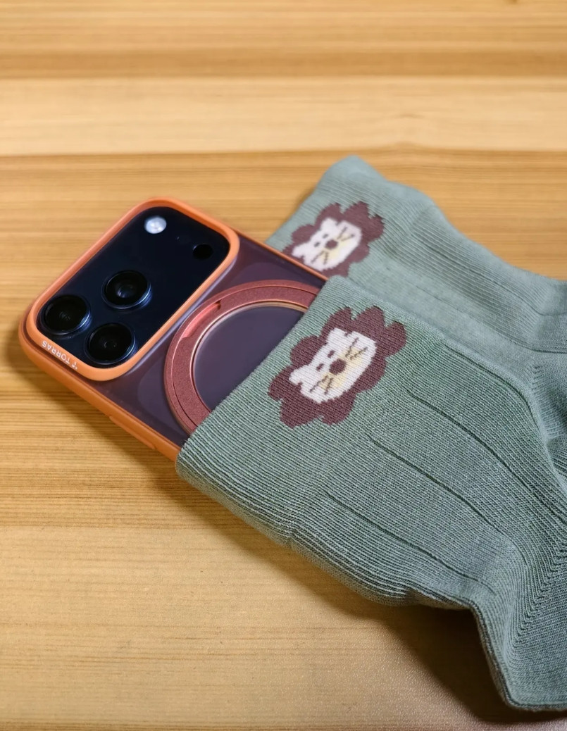 不光消费者喜欢iPhone17国内各家厂商也喜欢苹果手机消费者喜欢，所以上市