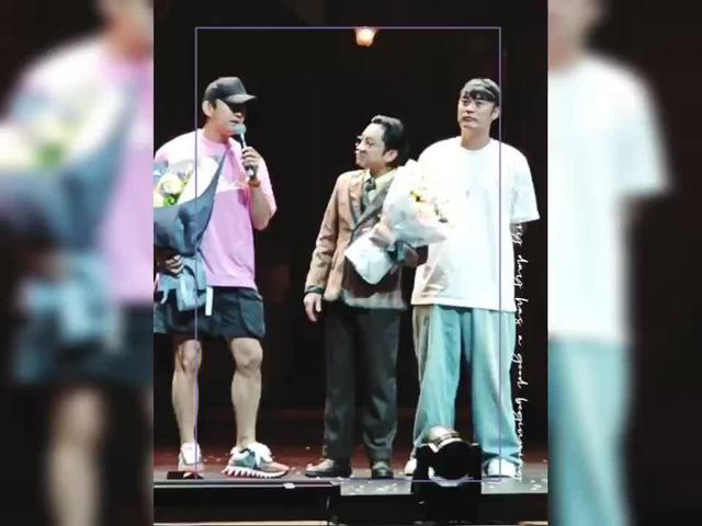 邓超、孙俪、陈赫观看王祖蓝主演的音乐剧,孙俪打扮时髦,美翻了