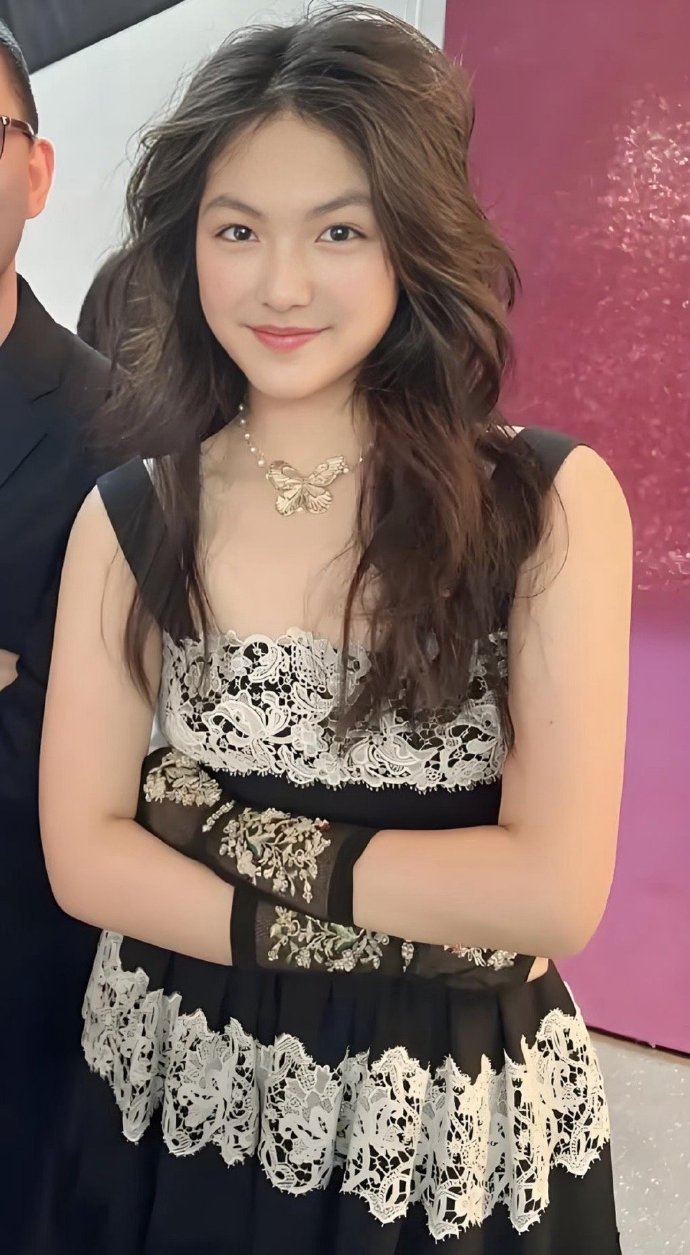 果然是被李湘富养出来的女儿，王诗龄面对上百万的奢侈品都没有贪恋