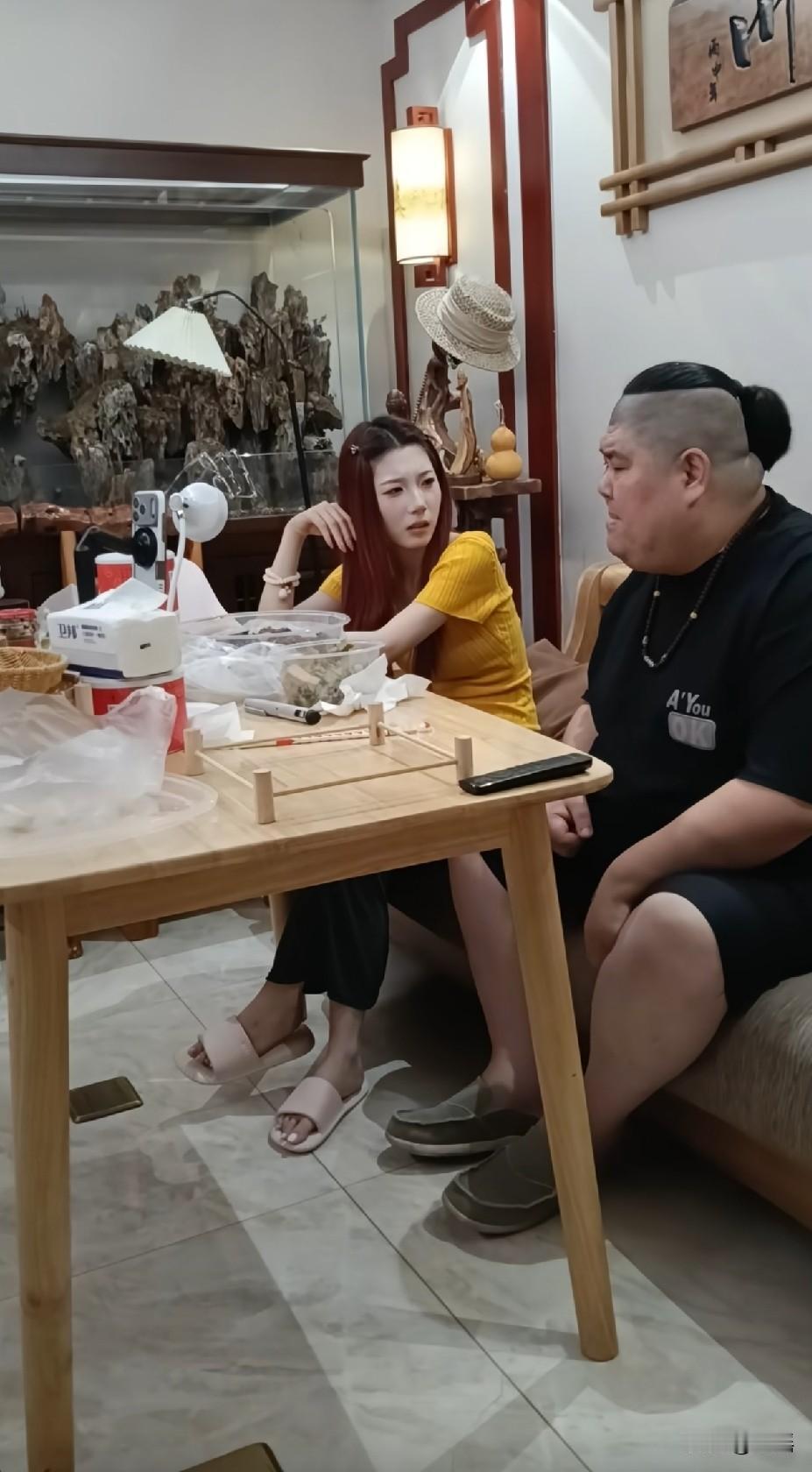 这男的还怪女的不做饭牛