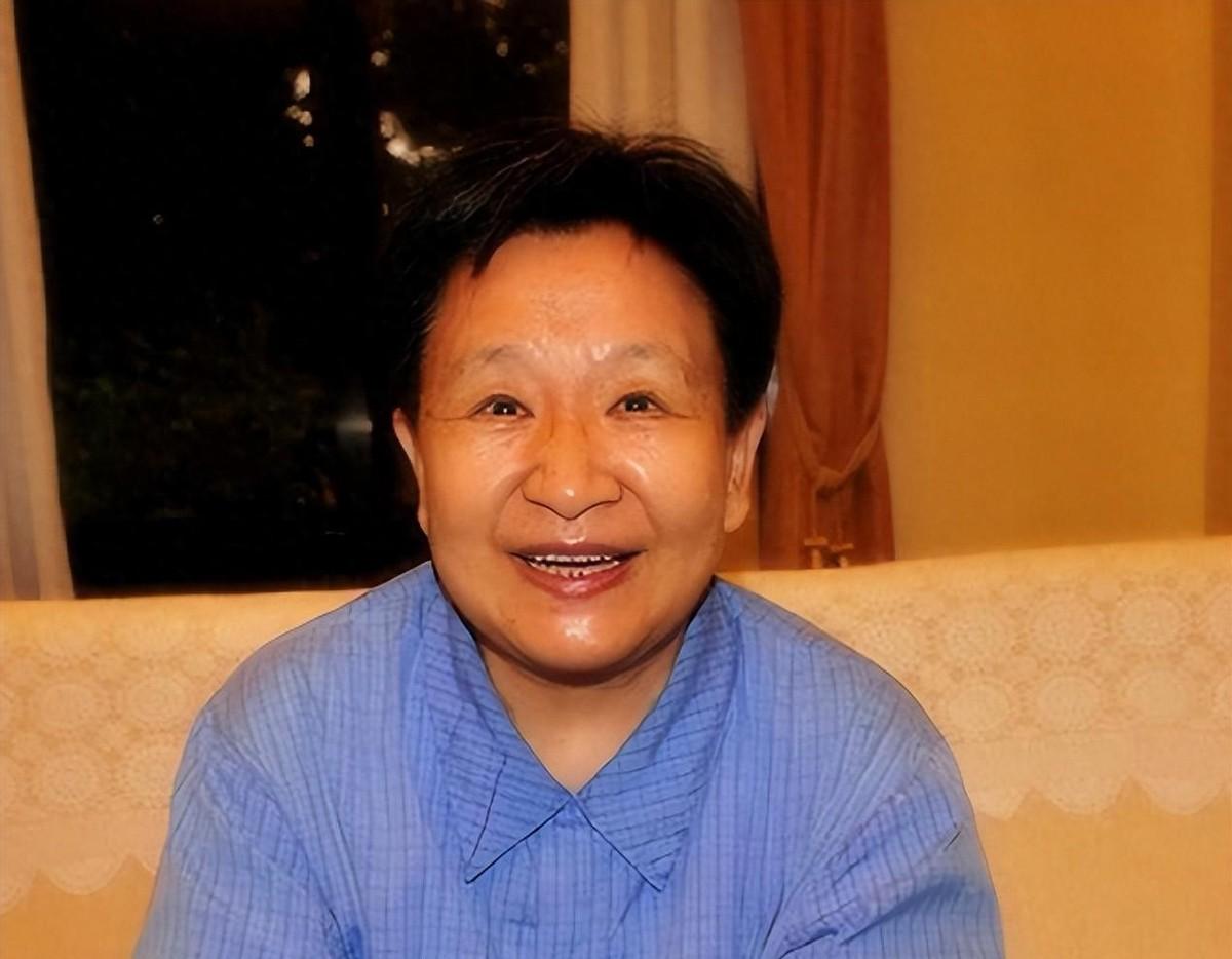 李讷晚年相貌愈发像毛主席，买车时厂长坚持不收钱，她最终如何处理此事？1952年