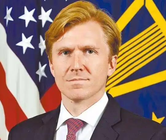 美国防部副部长柯伯吉观看中国93阅兵后认为，围堵对抗中国已没有多大意义，