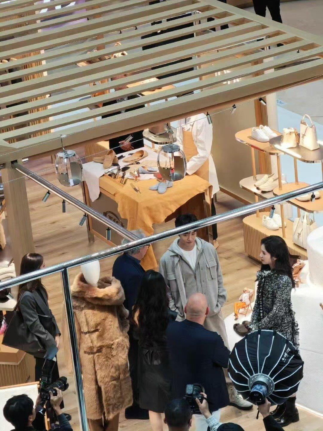 肖战张婧仪笑啥呢肖战张婧仪笑得好开心好甜的两位，我的奴奴荼荼