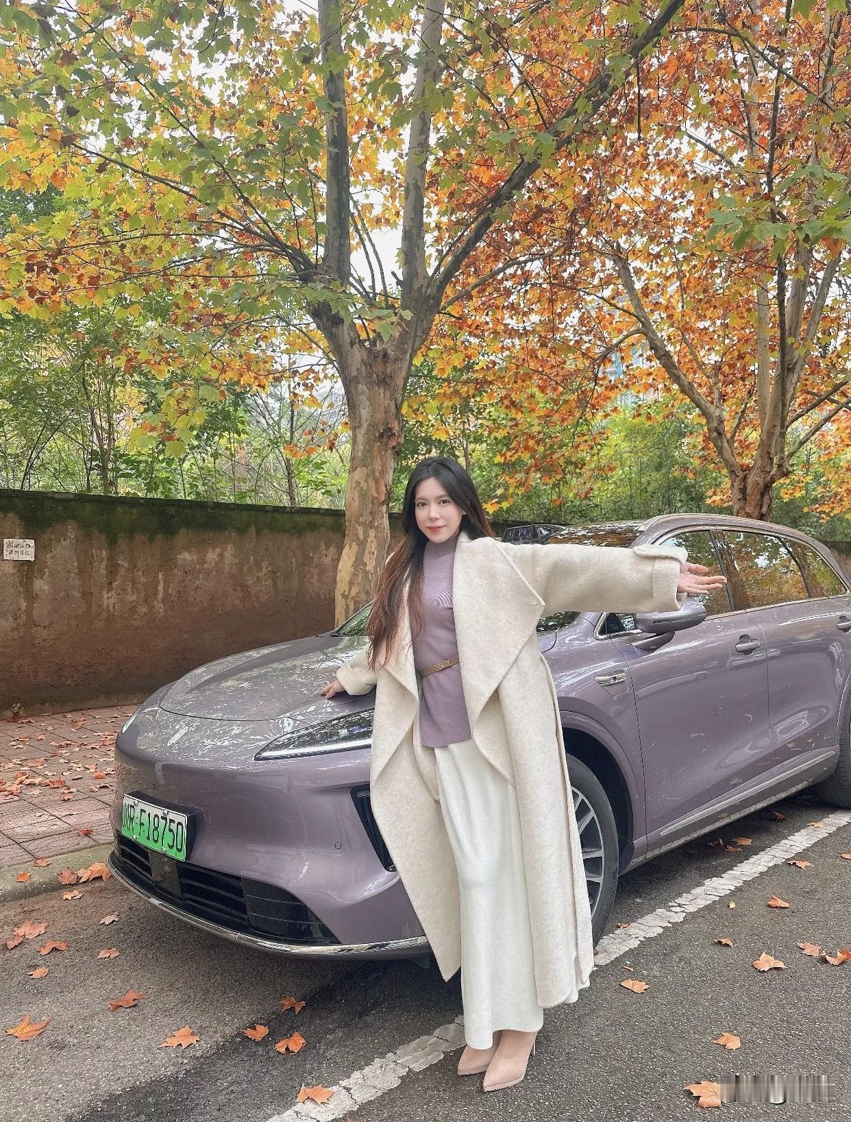 什么样的女生让人一见难忘?眼睛有神的女生，仿佛藏着星辰大海。