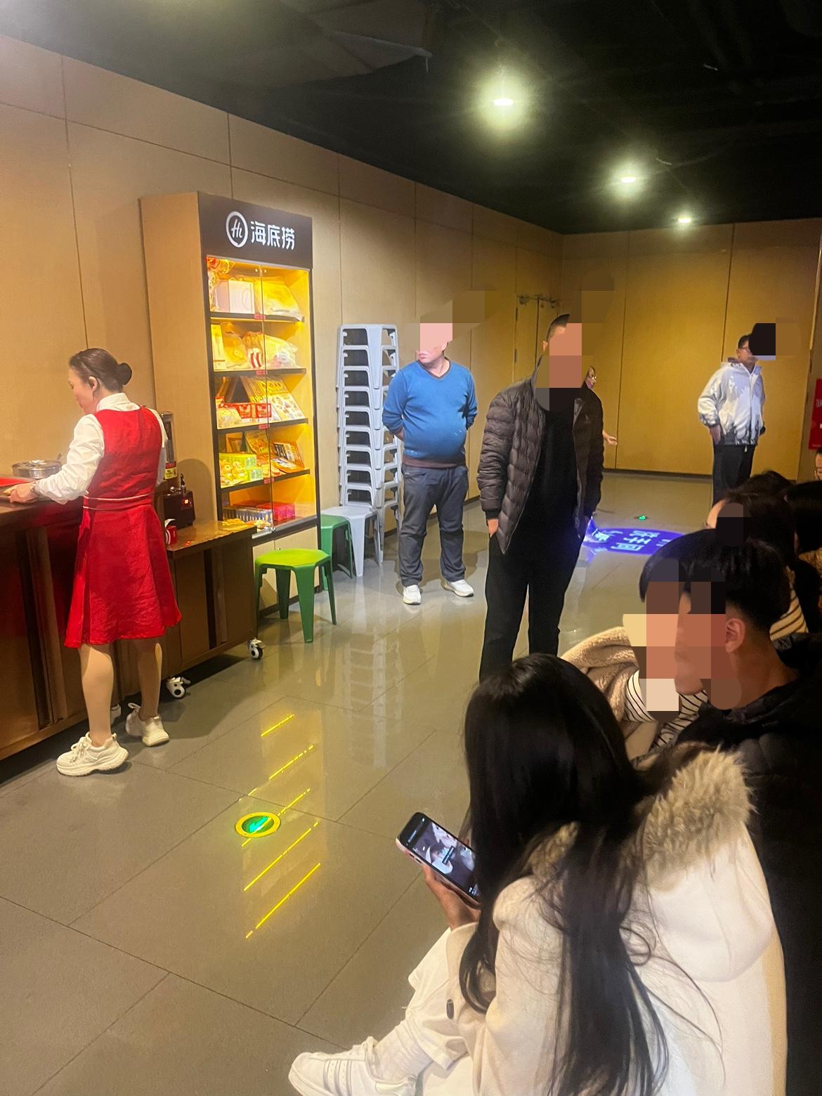 今天在商场看到一个有意思的现象，我感觉石家庄人民这两年的消费水平属实是提高了。