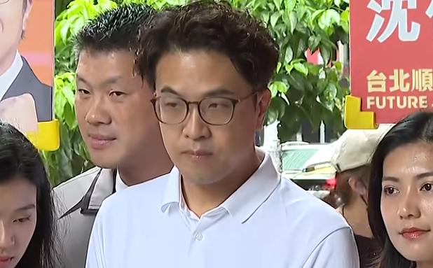日前，“台独”顽固分子沈伯洋接受“中广流行网”主持人王伟忠专访，而王伟忠与沈伯洋
