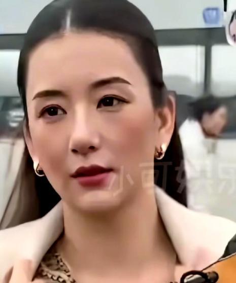 郭富城花10万一个月在同栋楼给岳父母租房，租约上写的是他自己的名。有人骂他抠，