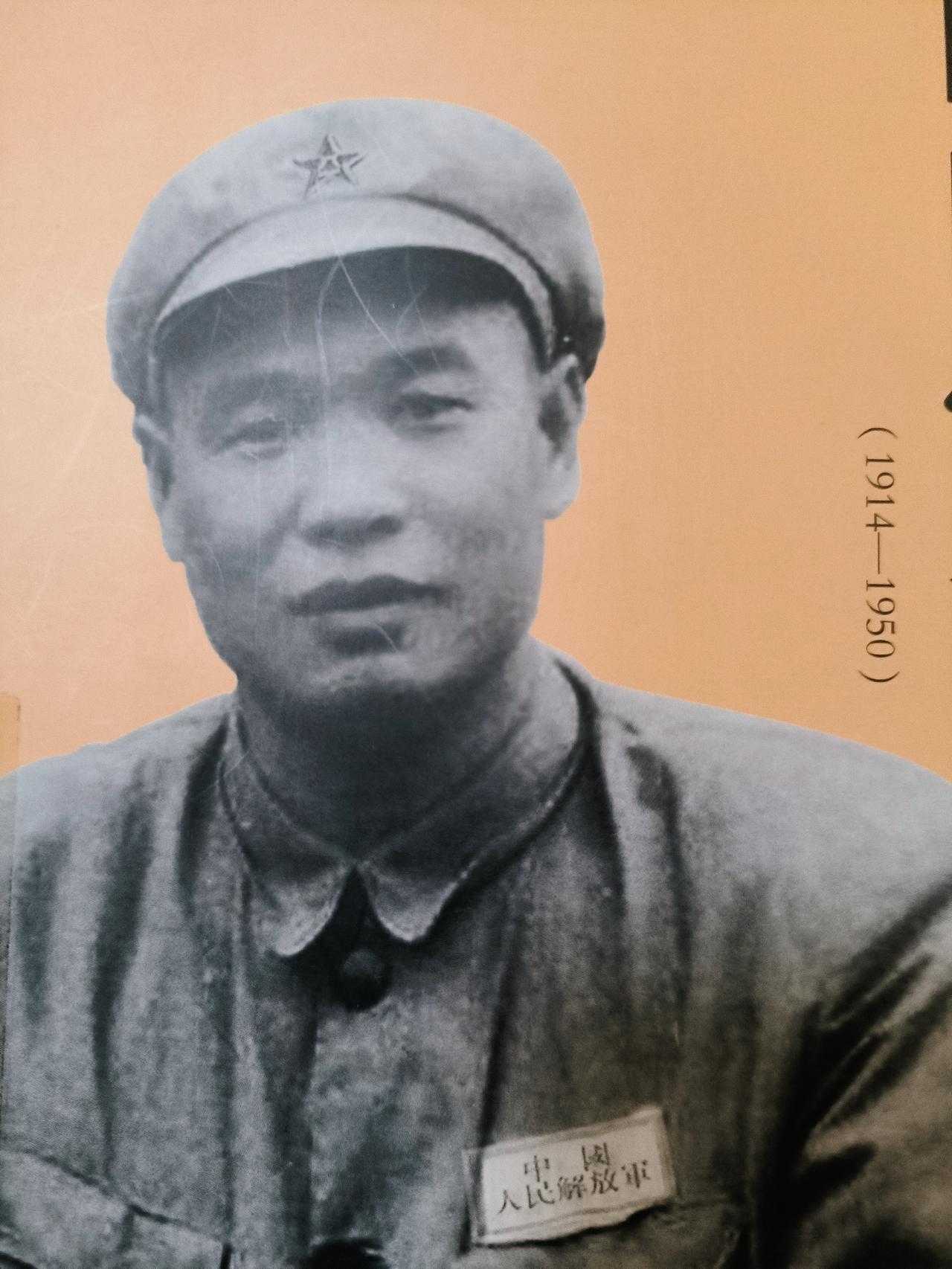 开国少将范明回忆去上海求学二1930年8月，我随大哥自家中起程。这时，