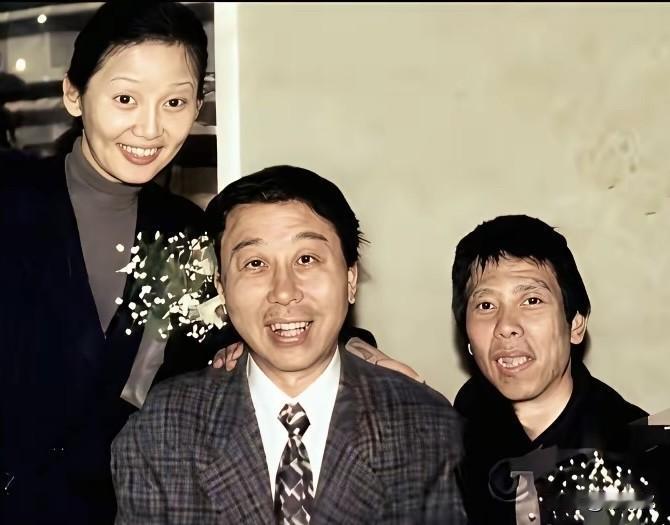 一直在纠结结婚的仪式感直到看到徐帆和冯小刚99年的结婚现场我释然了现在很