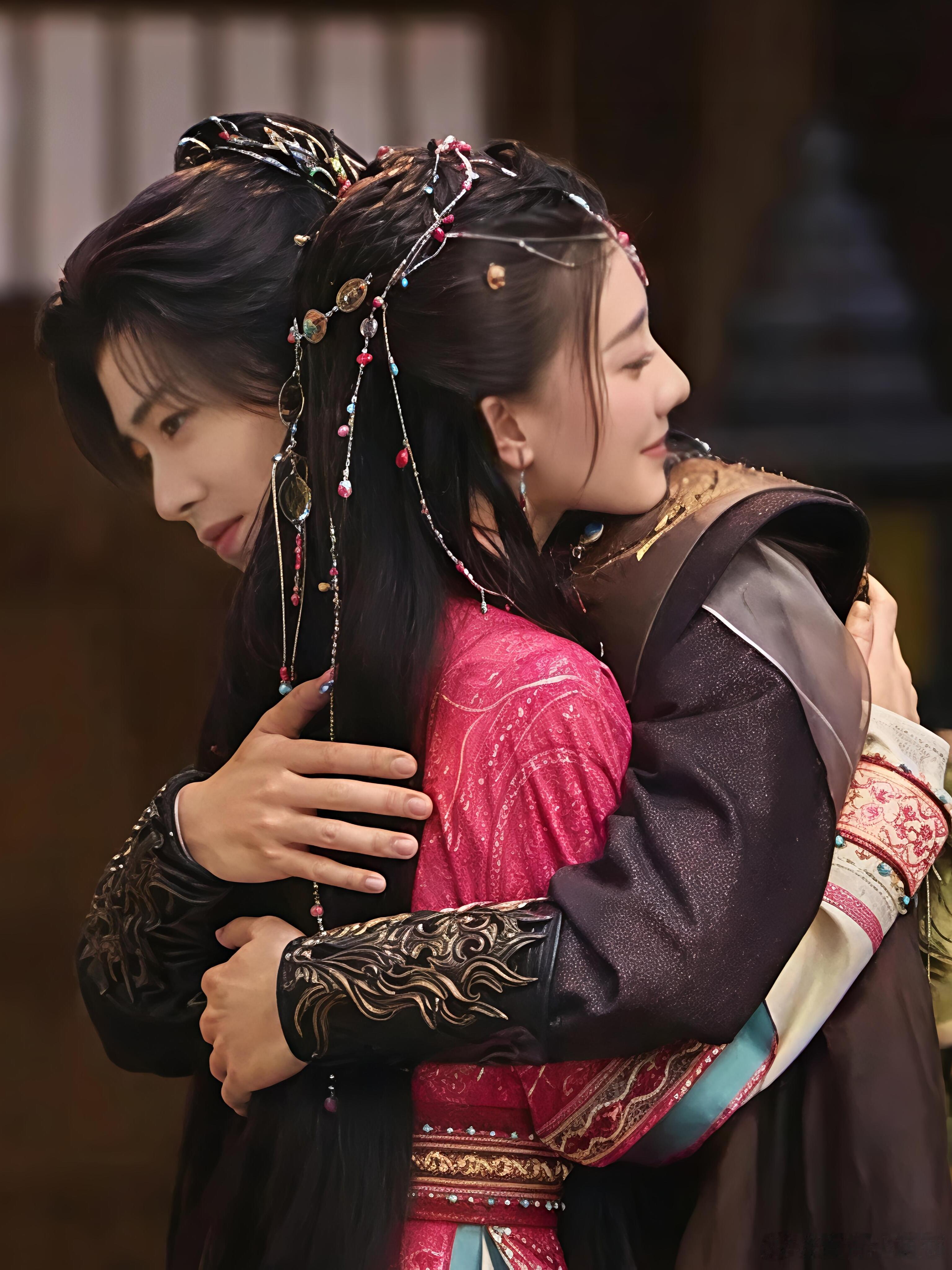 《佳偶天成》里任嘉伦和王鹤润组的CP，简直太好嗑！这部剧节奏紧凑不拖沓，全程无注