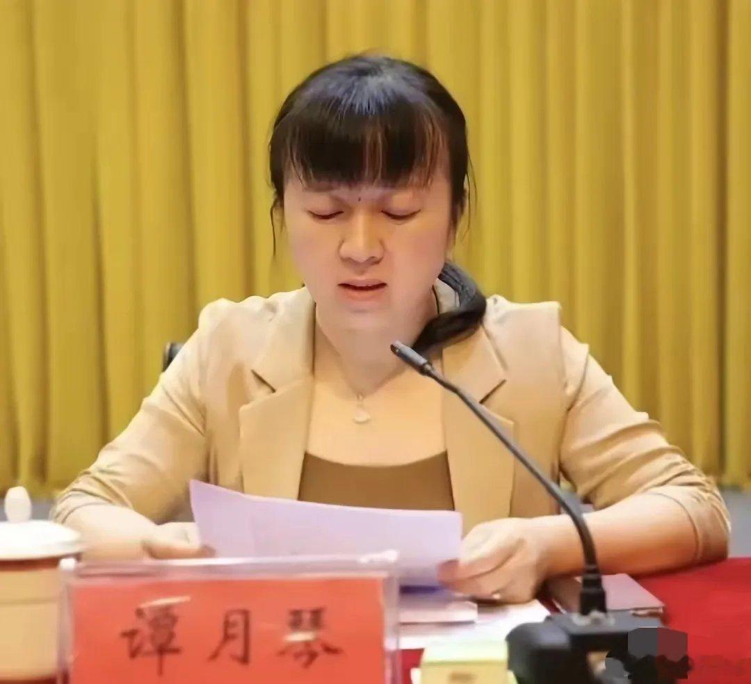 沉寂了5个月之后，一纸通告揭开了江西遂川县的谭月琴不为人知的一面！谭月琴出生于1