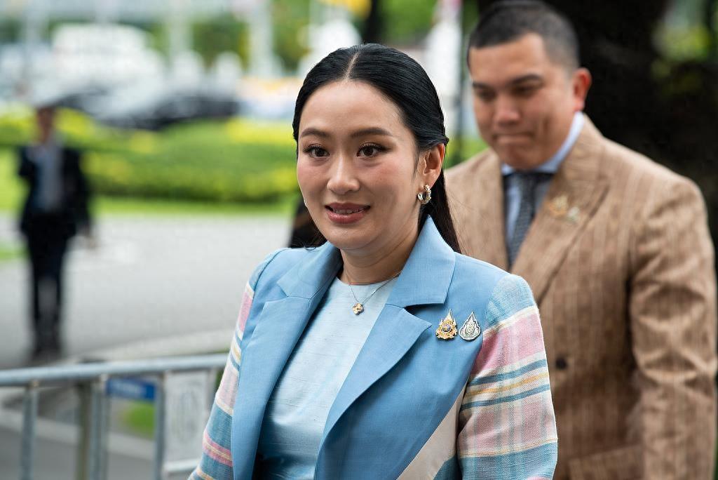 佩通坦出庭作证，案件审理进入关键时段，她能否恢复总理职务？8月21日，因被泰