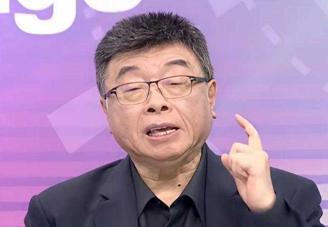 超级敢说话的邱毅竟给大陆对台策略下了一个定义。邱毅曾说，大陆现在对台湾干的事，叫