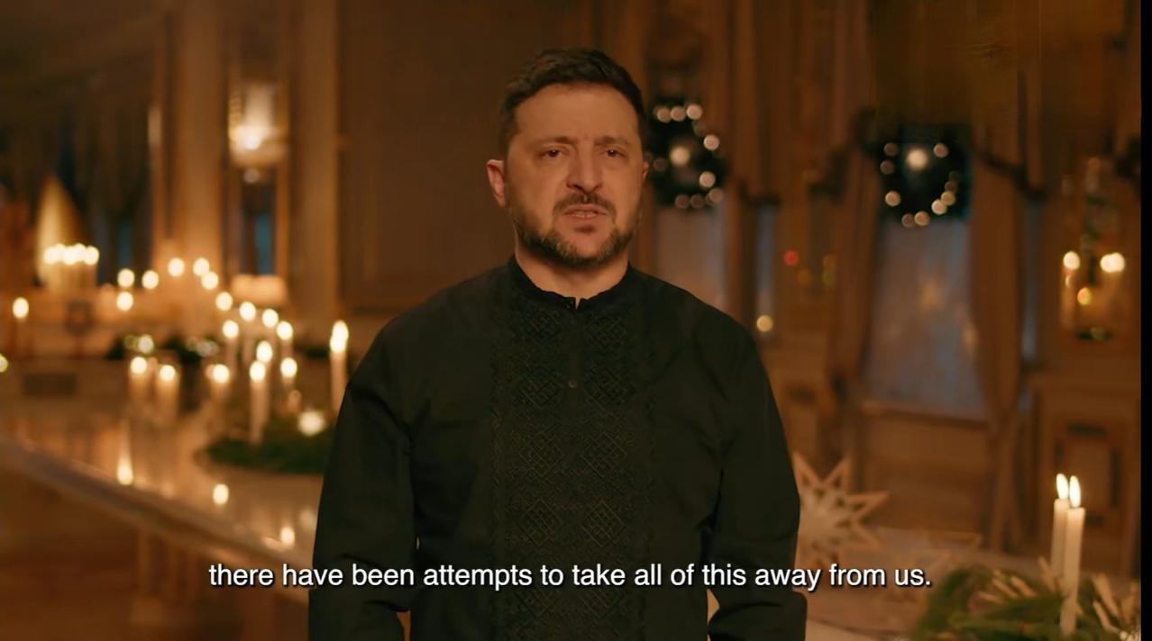 圣诞节泽连斯基诅咒PJ快点死国家人民四年被火浴血，总统情绪爆发，圣诞致辞中赤裸