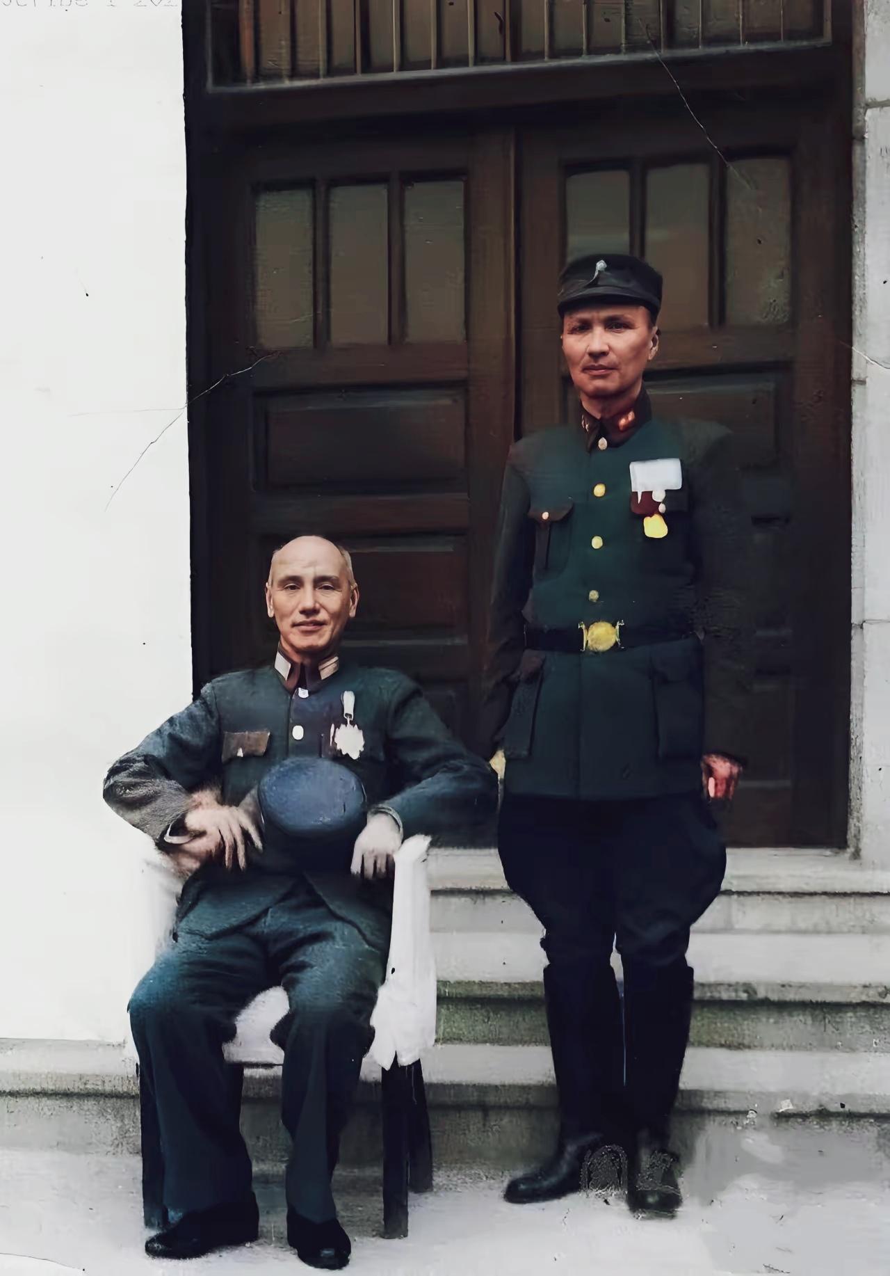 都搜罗的什么人！不得人心，焉能不败？那年，蒋介石与“盗墓大王”、原日伪军军长孙殿