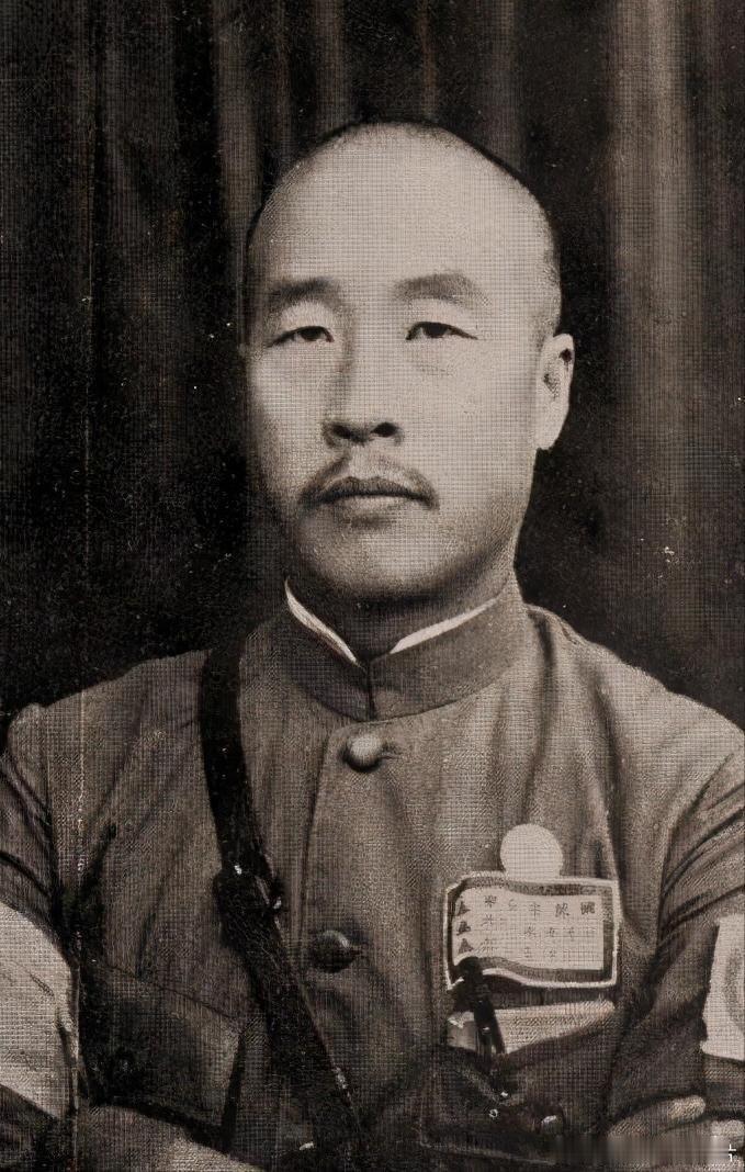 一天，韩复榘来到肥城县，走到一个村庄的时候，韩复榘突然让司机停车，径直的自己一个