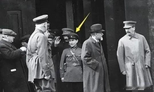 帮斯大林搞大清洗的那个1米51的“血腥侏儒”，杀红了眼连自己人都没放过，手上沾满