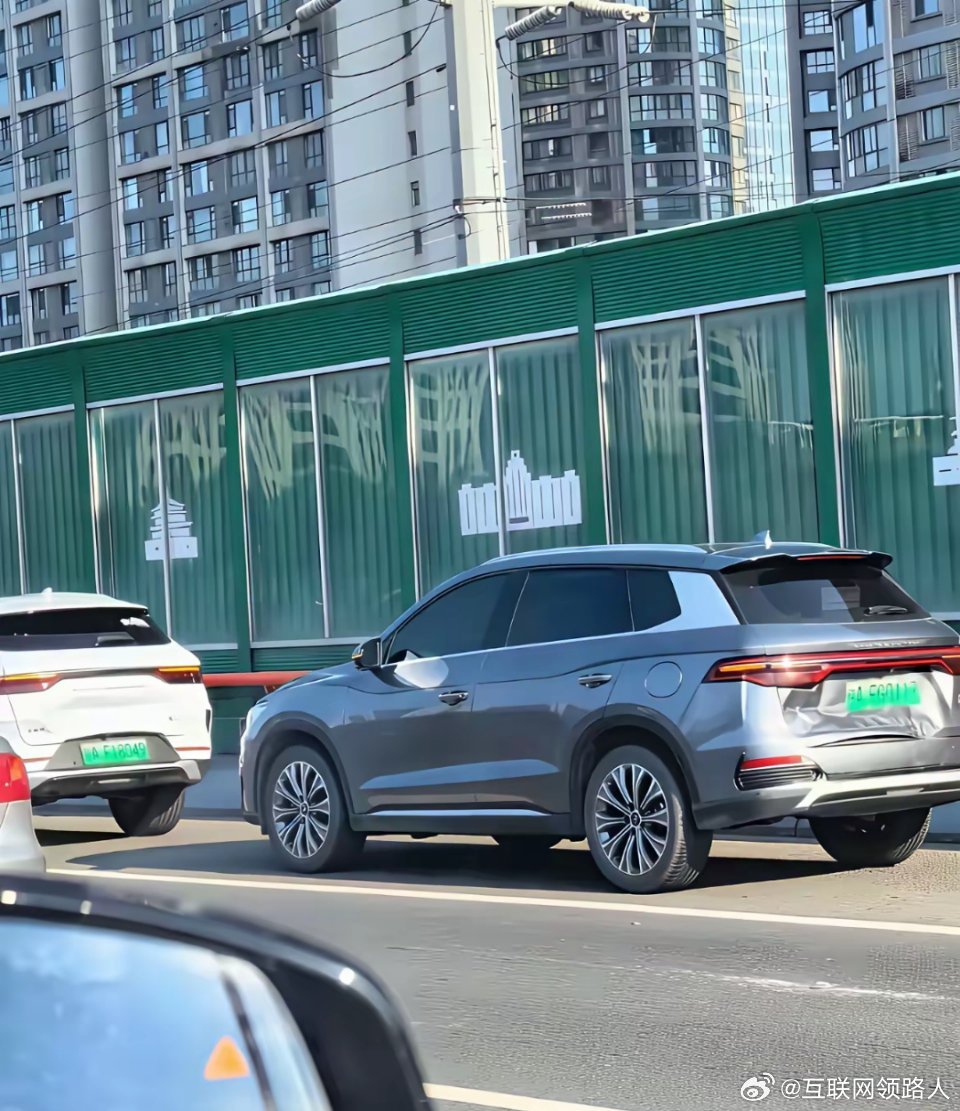 大家发现了没有，以前的燃油车要是刮了蹭了，司机会第一时间去修车，可到了新能源汽车