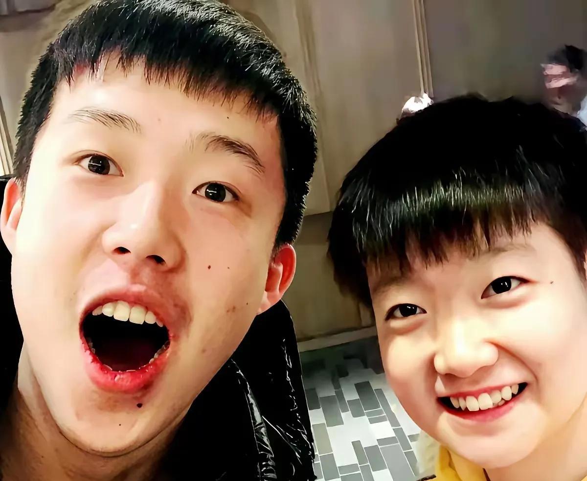这没心没肺的两小只要是放在现在，肯定得炸了大头笑得这阳光灿烂的哈哈，嘴巴