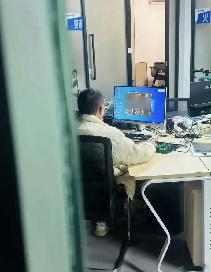 要裁员了，该留哪个员工？​​​