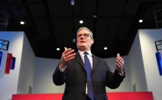 斯塔默还是被激“怒”了，他在离开中国之前，在社交媒体上发了一篇严厉的小作文，打算