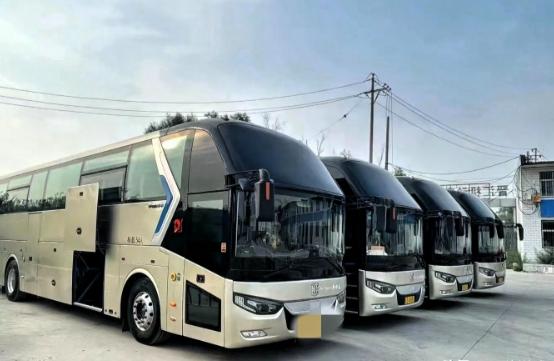 陕西西安一对夫妻花568万买8辆客车，计划做旅游生意，其中395万为贷款。疫情来