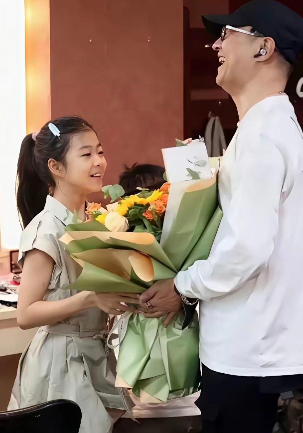 汪峰这回，是真的让所有人闭了嘴。当初离婚时，章子怡毫不犹豫把女儿醒醒留给汪峰，