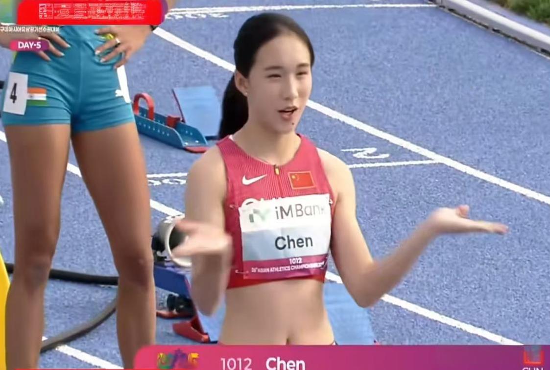 16岁小孩姐陈妤颉填补中国田径27年空白！中国田径队上一次在亚锦赛赢得女子200
