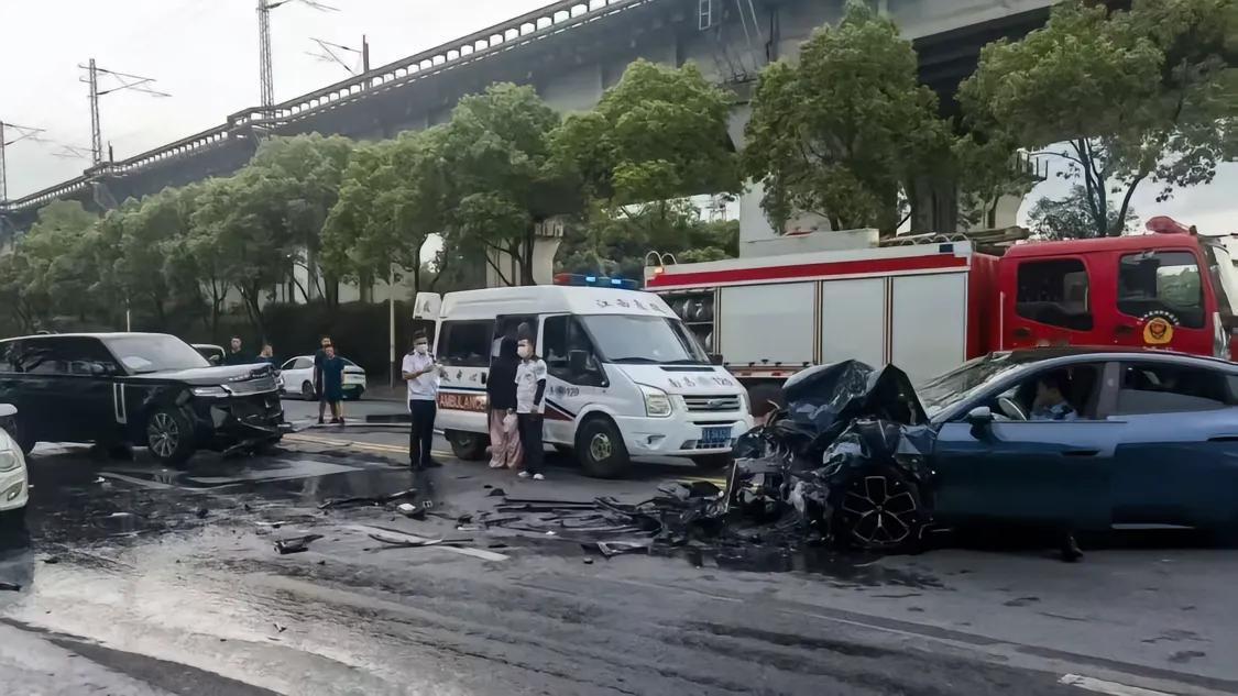 喊路虎大哥，还是有原因的！​​​