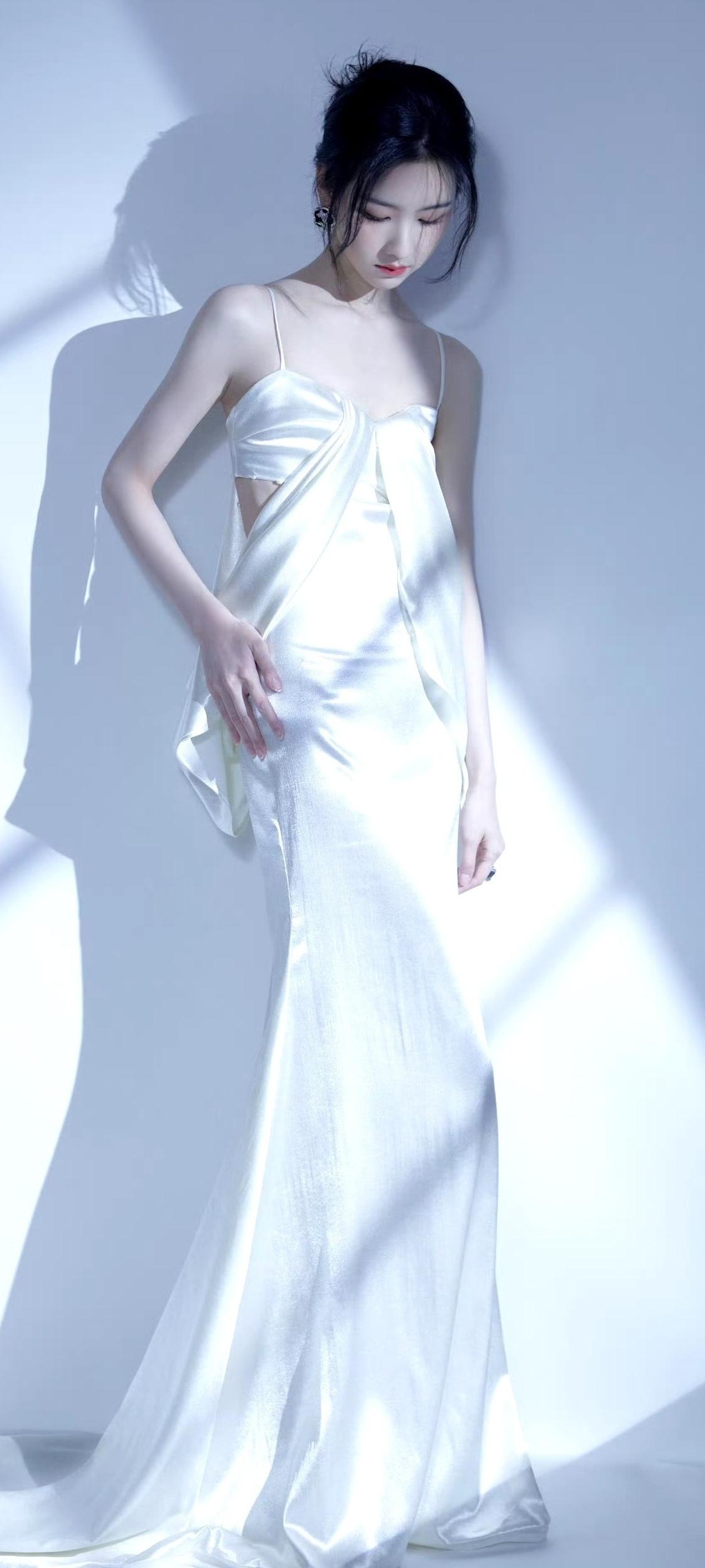 内娱还有比陈都灵更适合穿白裙的吗？这组图我循环存图10次陈都灵明星造型女明星